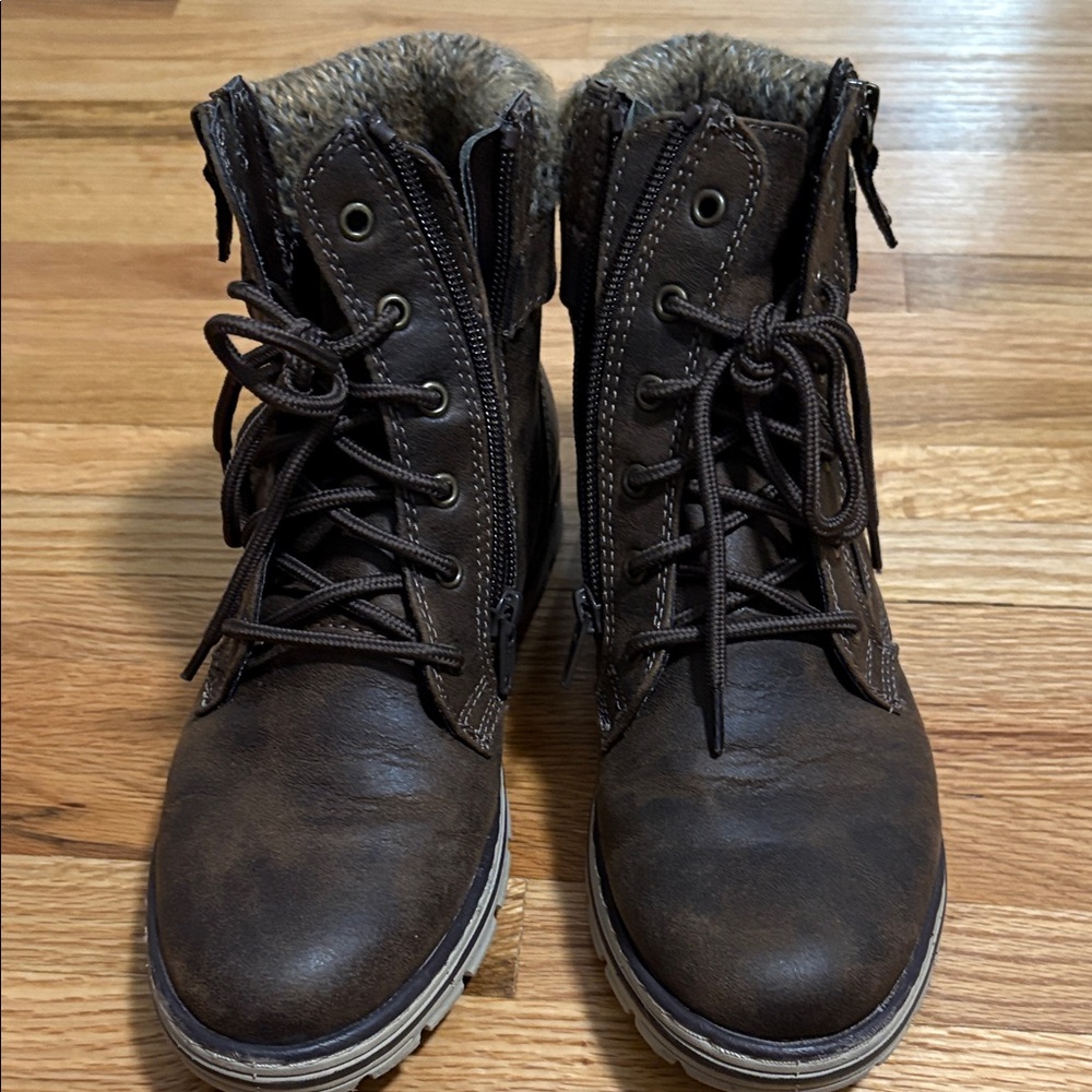Women’s Brown Lace-Up Winter Boots